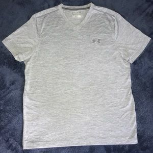 Under Armour Heat Gear Loose Fit Gray Shirt